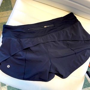 Lululemon speed up shorts size 10 2.5 inch inseam